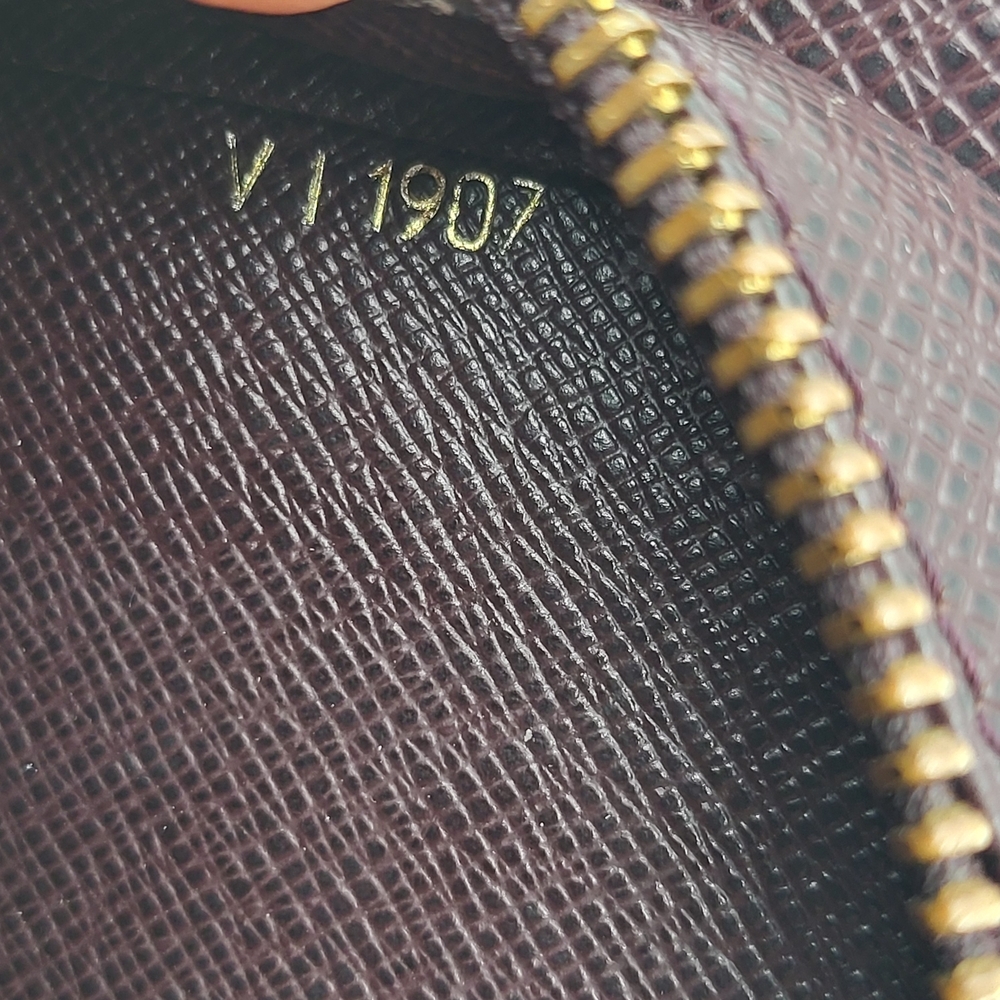 LOUIS VUITTON Taiga Baikal Clutch Bag Acajou..Authentic!! - Picture 11 of 16